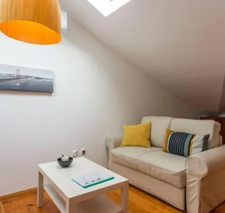 Renewed Flat In Typical Bairro Alto Apartment *